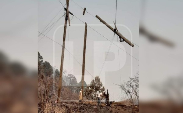 Incendio forestal deja sin energía a siete municipios de tres departamentos de Honduras