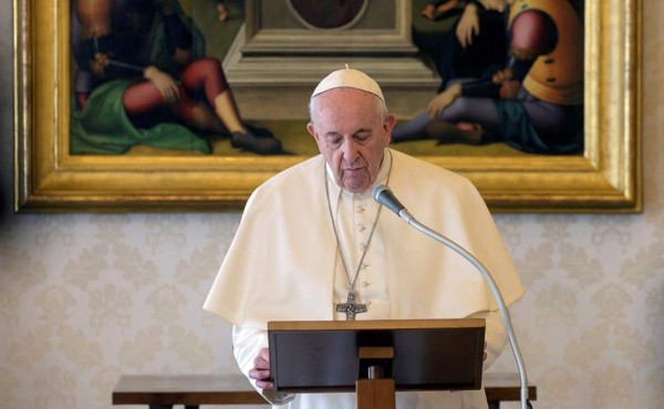 El papa pide medidas para evitar tragedias en las cárceles ante la pandemia