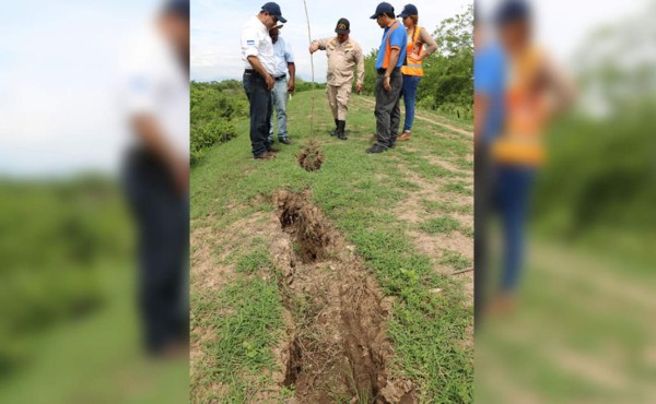 Más de 30,000 limeños están expuestos a las inundaciones por fisura en bordo