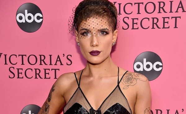 Halsey critica a la marca Victoria's Secret por no ser 'inclusiva' con la comunidad LGBTQ+
