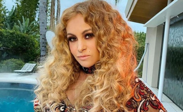 Paulina Rubio reacciona a burlas tras desconcertante actuación en un Instagram Live