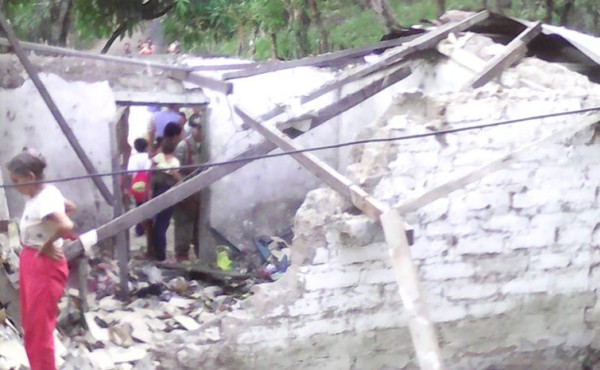 En explosión en cohetería se queman padre y sus tres hijos