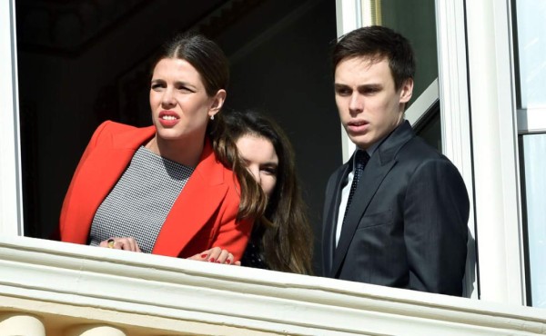 Mónaco presenta a sus príncipes mellizos