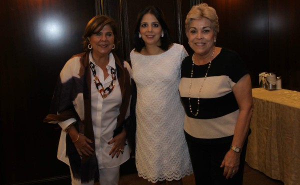 Fiesta maternal para Mireya Nasser de Rock