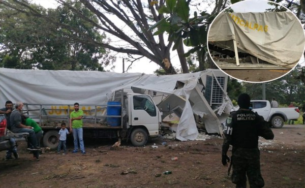 Se accidenta rastra que transportaba una UCI del hospital móvil de Juticalpa