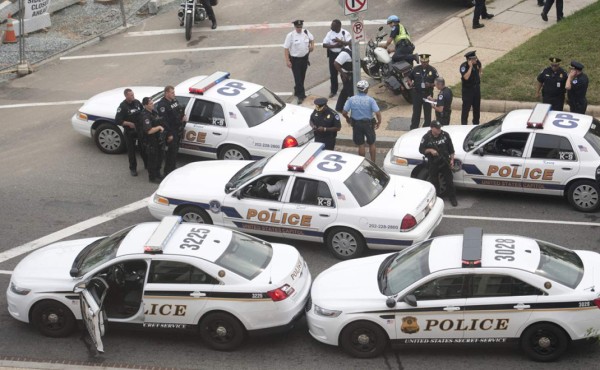 EUA: Conductor estrella su auto contra barrera del Capitolio