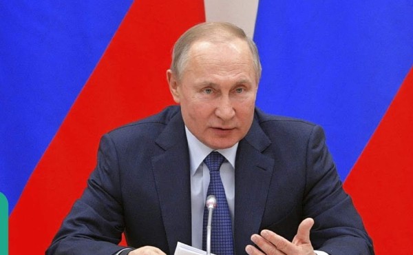 Putin se burla de la bandera arcoiris colgada en embajada de EEUU