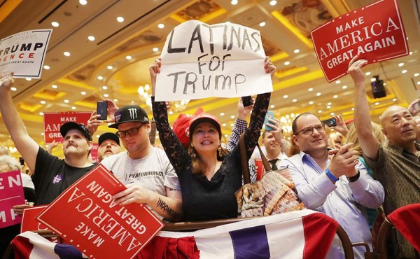 Los hispanos que apoyan a Trump enfrentan la ira de sus detractores
