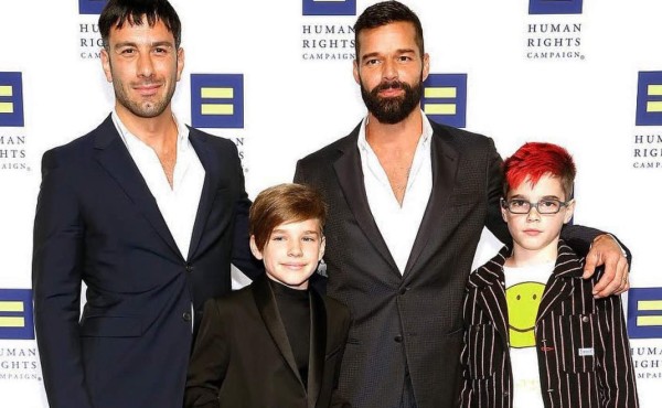 Ricky Martin presenta a su cuarto hijo