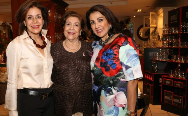 Eleganza festeja coctel navideño en la capital