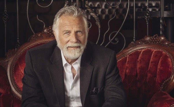 Jonathan Goldsmith 'el hombre más interesante del mundo' se cambia de bando  
