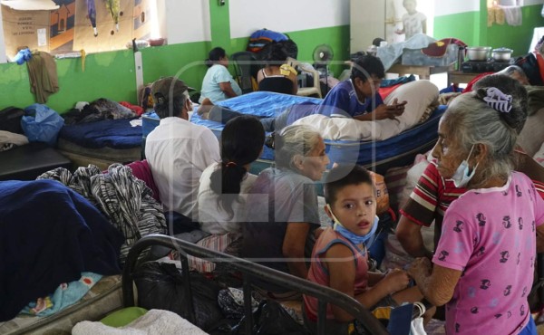 En 525 albergues se refugian más de 70,000 damnificados
