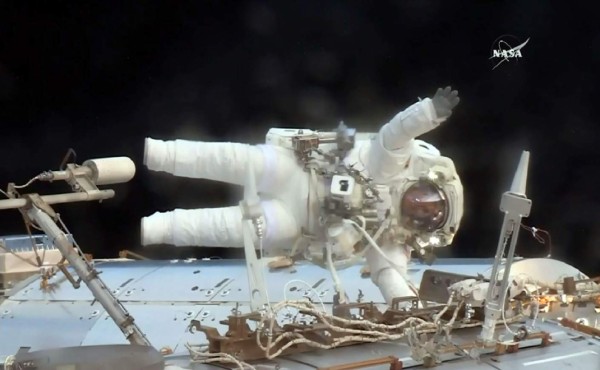 Astronautas realizaron caminata espacial 'crítica' para reparar falla