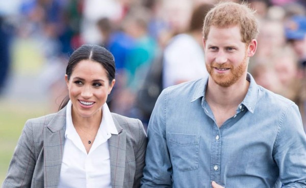 Meghan y Harry reparten comida como voluntarios a personas con 'enfermedades críticas' en Los Ángeles