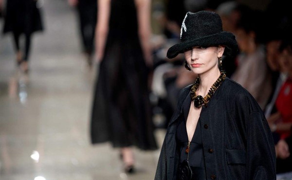 Primer desfile Crucero de Armani en Japón