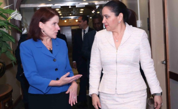 Primera dama irá a centros de detención de niños en EEUU