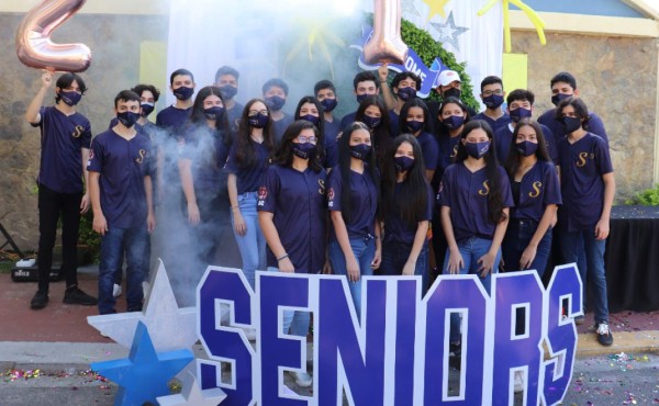Senior entrance del Liceo Bilingüe Centroamericano