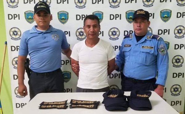 En Copán: detienen a un guatemalteco con indumentaria policial