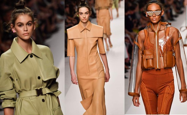 Envueltas en lúrex, plástico y PVC