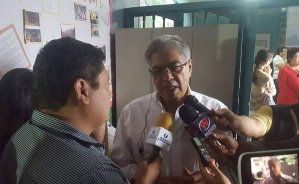 Roberto Castillo acepta derrota ante JOH en las primarias del Partido Nacional