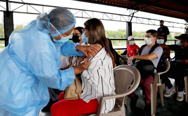 Van más de 5,700 colaboradores del turismo vacunados en Tegucigalpa e Islas de la Bahía