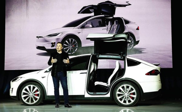 Elon Musk innova todo lo que toca, incluyendo su forma de financiarse