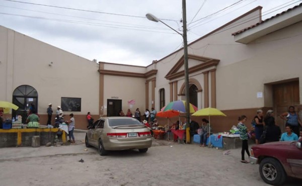 Hombre le dispara a otro dentro de iglesia en Copán
