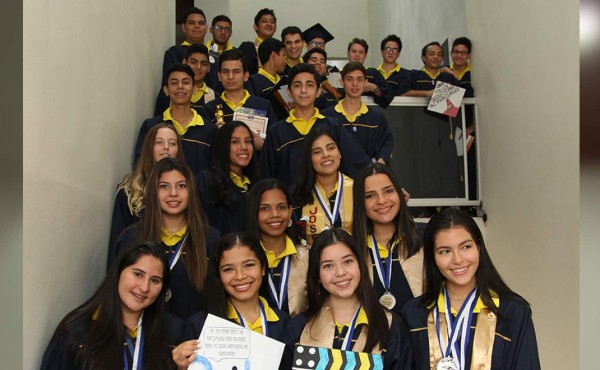 Los 26 nuevos bachilleres del Big Step Institute de San Pedro Sula