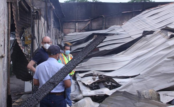 Retiran escombros e inician limpieza luego de tragedia en mercado Guamilito