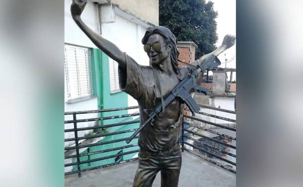 Michael Jackson se gana un fusil de asalto en Río de Janeiro