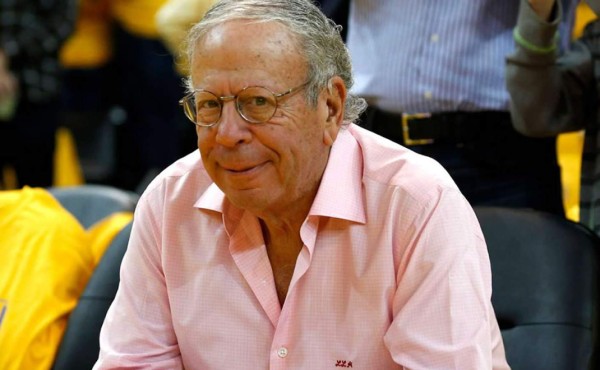 Dueño de los Houston Rockets hace millonaria donación a víctimas de Harvey