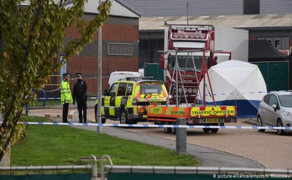 Descubren 39 cadáveres en un camión en el Reino Unido