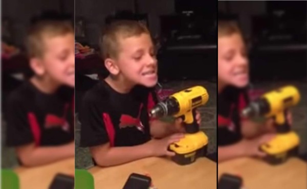 El pequeño en el momento cuando se le quitaba el diente con un taladro. Foto YouTube.