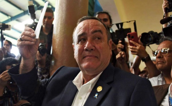 Presidente electo de Guatemala dice que pandillas intentan matarlo