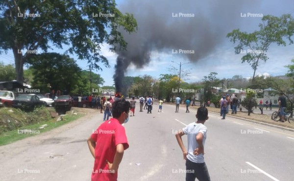 Supuestos manifestantes incendian camión cisterna en Villanueva