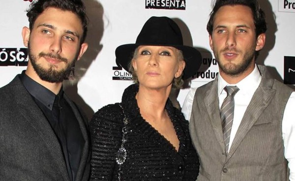 Atacan a hijo de Christian Bach, Sebastián Zurita, por mensaje 'insensible' tras muerte de la actriz