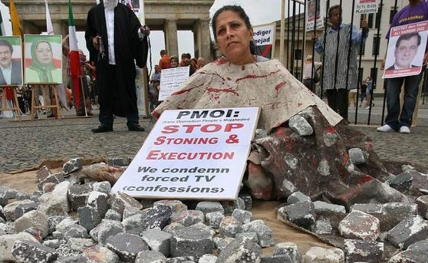 Islamistas lapidan a mujer por haberse casado con 11 hombres