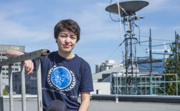 Estudiante de 23 años descubre 17 planetas, uno similar a la Tierra