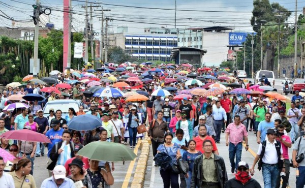 Médicos de Honduras piden que diálogo con gobierno sea en hospital dañado