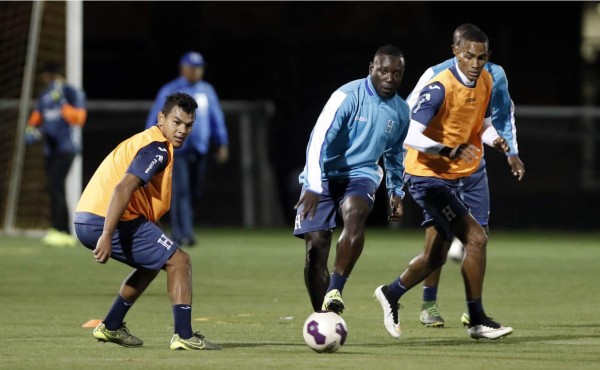 Honduras se prueba en la grama sintética en Houston