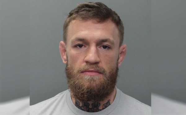McGregor es arrestado por destrozar teléfono de un seguidor