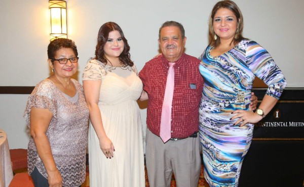 Cena de graduación de Julissa Medina Banegas