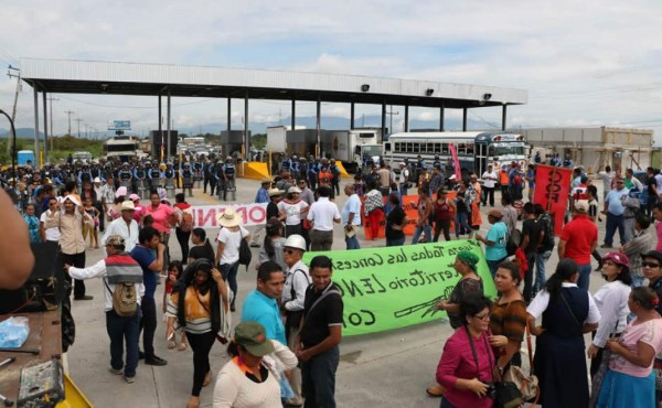 Con acto cultural protestan contra el peaje en San Manuel, Cortés