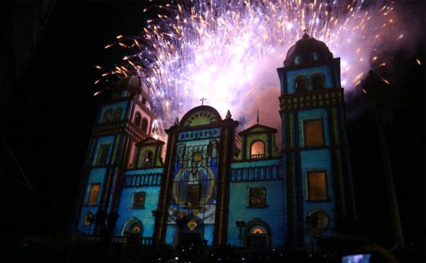 Hondureños agradecen milagros a la Virgen María de Suyapa