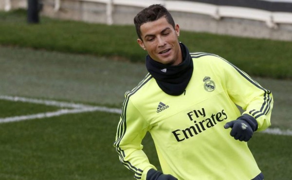 Cristiano completa la sesión y Benzema corre en el césped