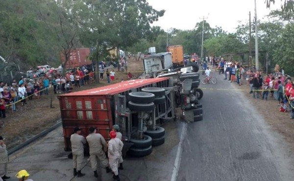 Un muerto deja quíntuple accidente vial en Choloma, Cortés