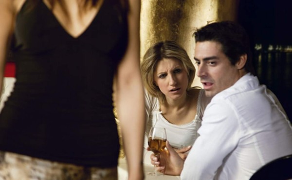 ¿Por qué tu hombre mira a otras mujeres?