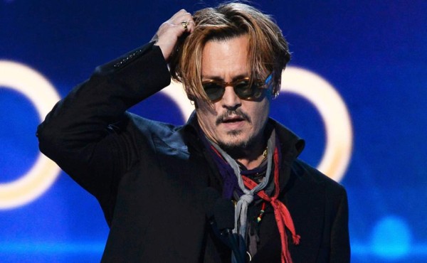 Johnny Depp se retira para luchar contra sus adicciones