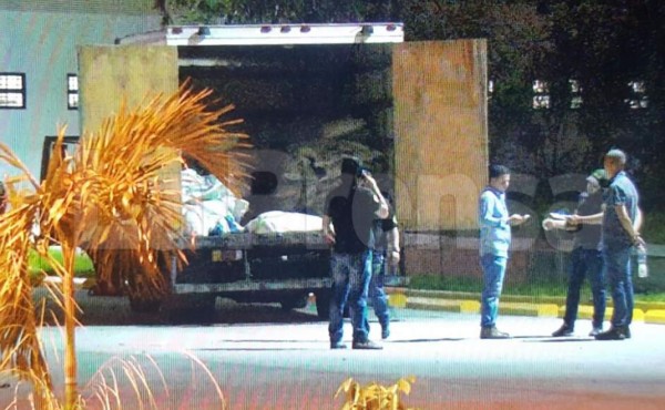 Decomisan camión que transportaba supuesta cocaína hacia Guatemala