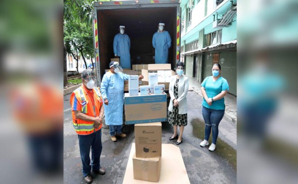 Entregan equipos de bioseguridad a hospitales y triajes en Tegucigalpa